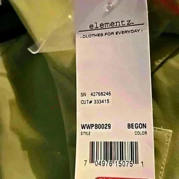 Elementz Womens top sz 1X color green shortsleeve blouse button front ca… - Picture 15 of 15